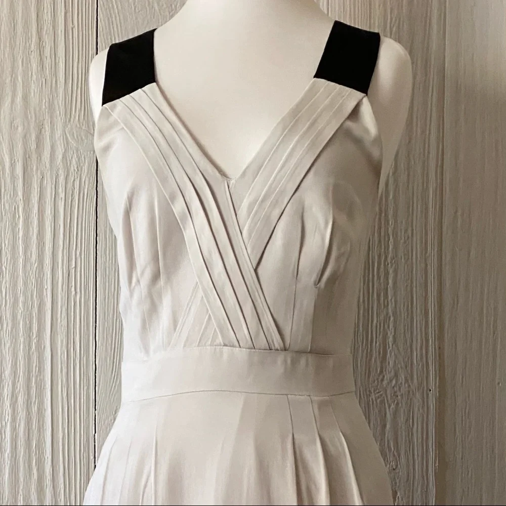 Banana Republic Monogram Collection Form Fitting Silk Dress Size 4 - Picture 5 of 14